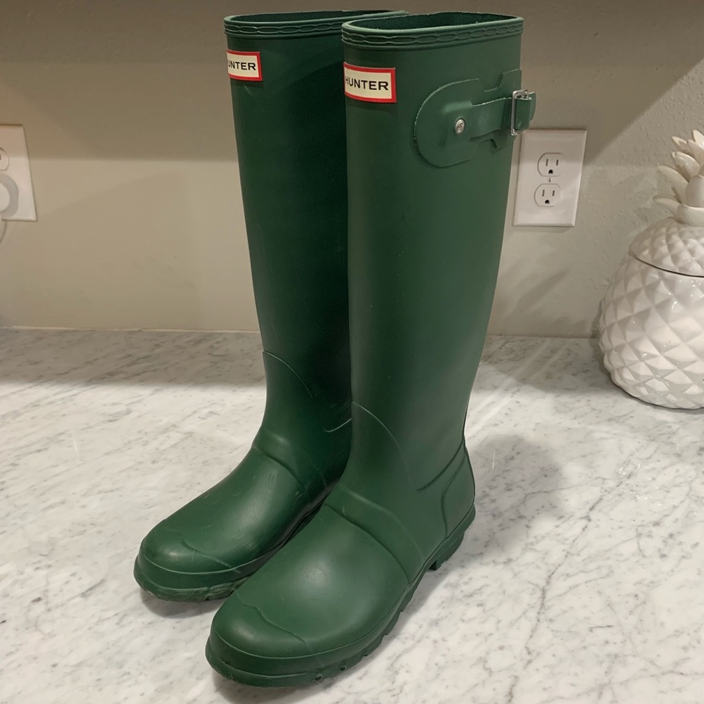 Hunter tall Rainboots in hunter green sz 9